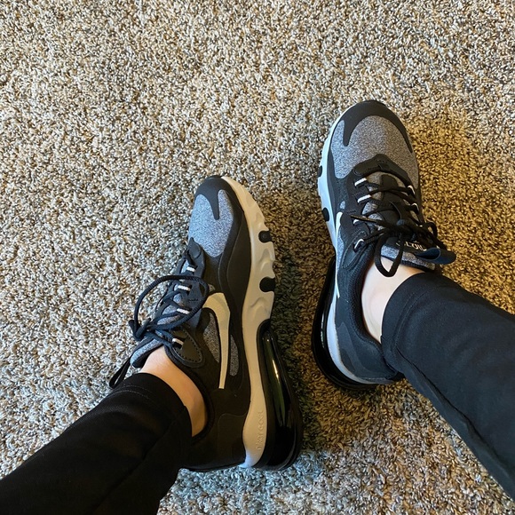 FLASH SALE Nike Air Max 270 React Women’s Sneakers - Picture 2 of 11